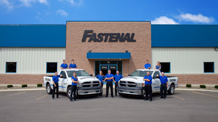 Id 6449 Paoil Store Front Employees 0512