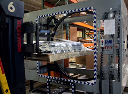 Id 23726 Tab Wrapper Tornado Wraps Around Pallet At De Wys Manufacturing Up Close Web