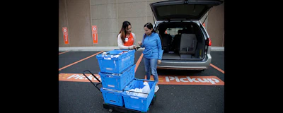 In this photo from Nov. 9, 2017, Laila Ummelaila, left, a personal shopper at the Walmart store in Old Bridge, N.J., helps customer Vicky Soler verify her order at an online shopping pickup location. (AP photo)