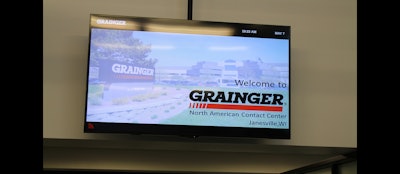 The contact center recently installed dozens of these TVs on the upper floors, which display everything from the number of active customer phone calls per product category to general bulletins.