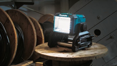 Makita Dml811 Beauty Shot