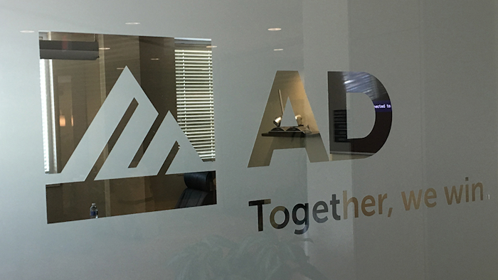 Ad Logo E
