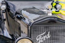 Sales Pitch I Stock 1213737204