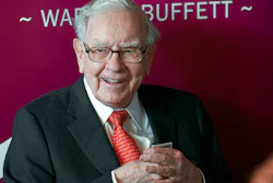 Warren Buffett plays bridge following the annual Berkshire Hathaway shareholders meeting in Omaha, Neb., May 5, 2019.