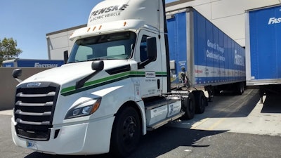 Penske takes delivery of electric Freightliner eCascadia semi trucks