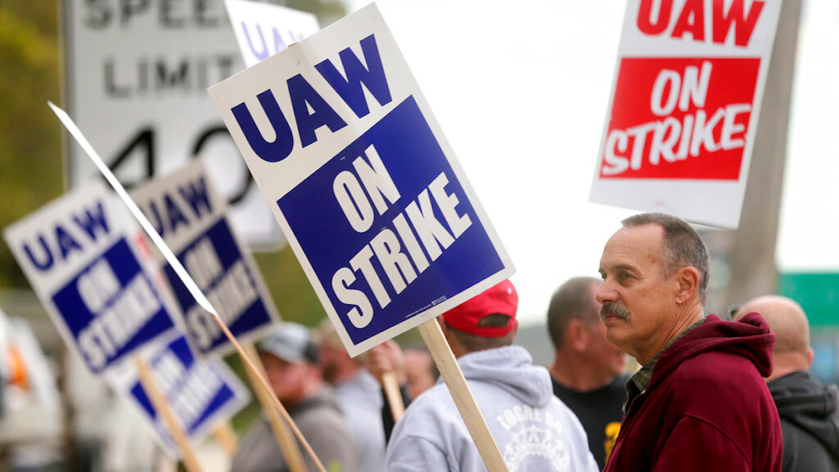 Farmers, Deere Suppliers Worry About Strike's Impact - Vimarsana News