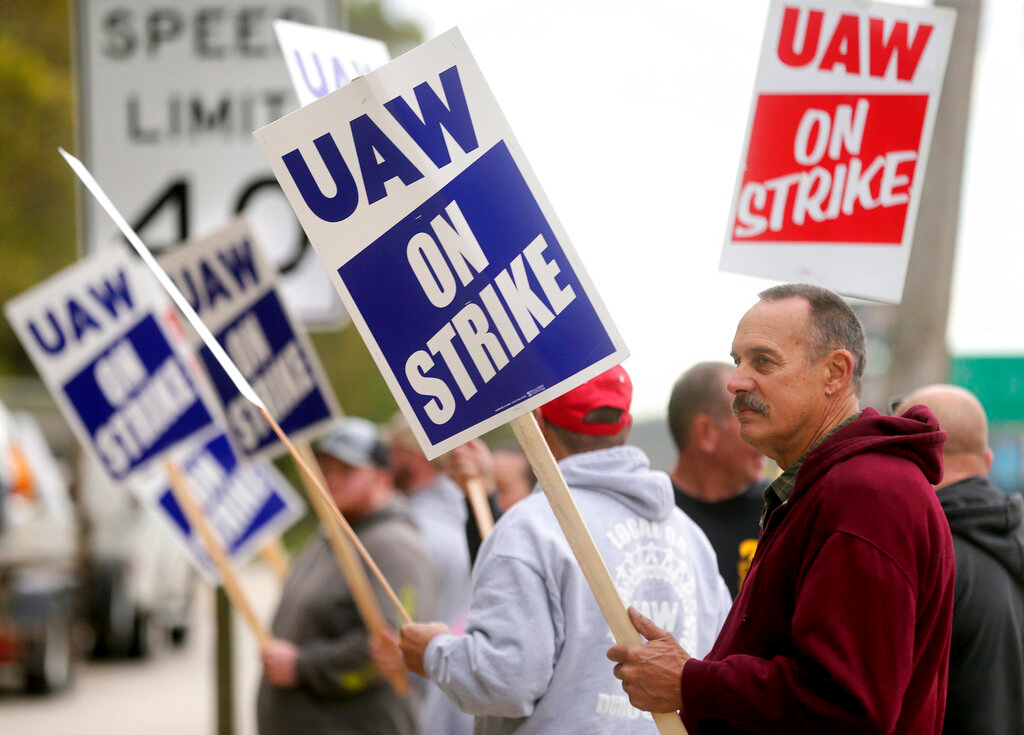 John Deere Dubuque Works union employee Steve Thor pickets outside UAW Local 94 in Dubuque, Iowa, on Oct. 14, 2021.