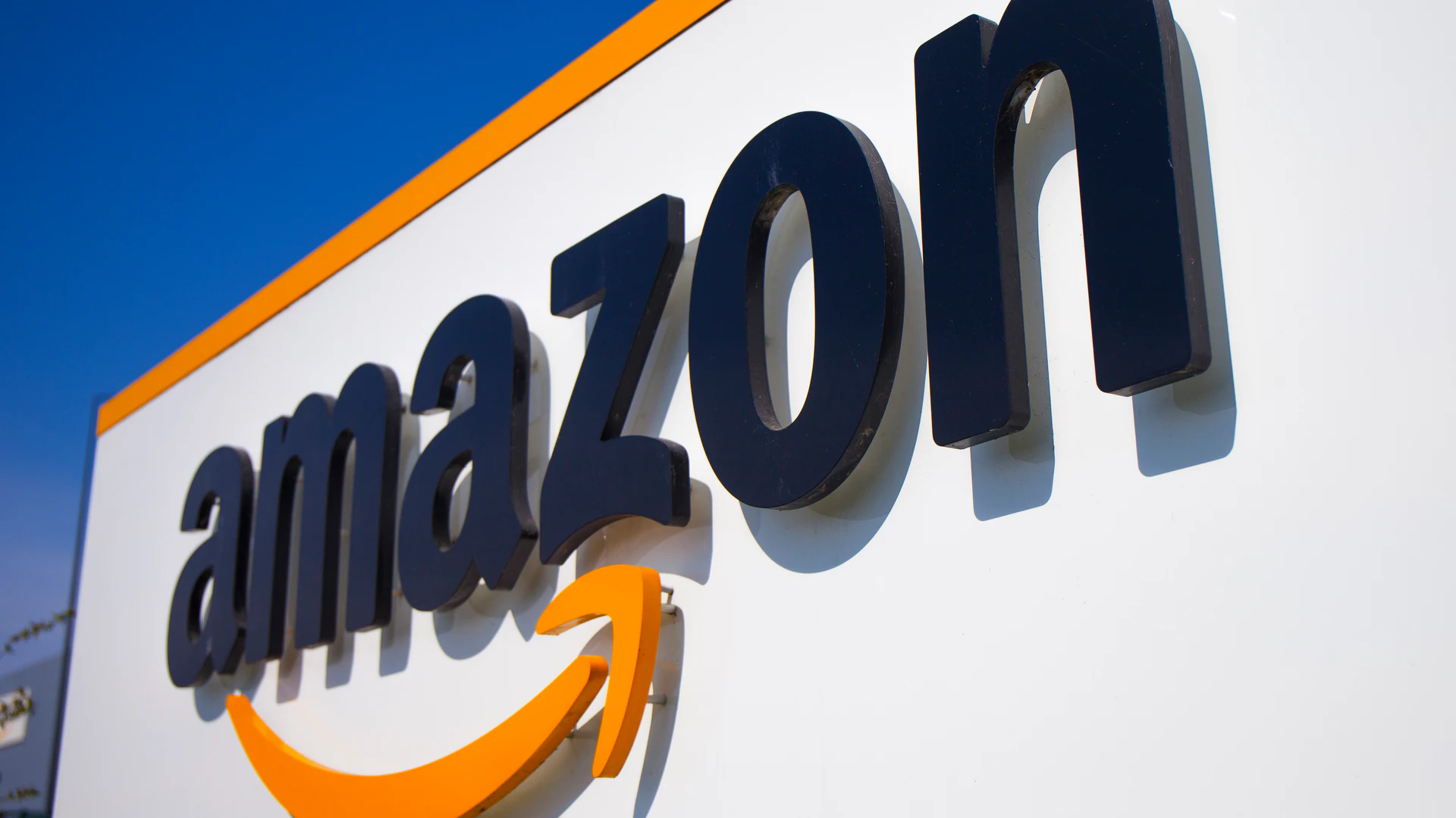 As Amazon Grows, so Does its Eye on Consumers - Vimarsana News