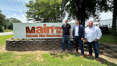 Main Filter Operations VP David Young, Hengst Global Hydraulics Managing Director Malte Röcke, and Main Filter General Manager AJ Bisceglia.