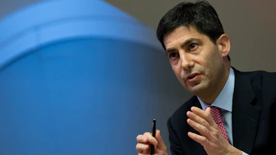 Kevin Warsh speaks to the media about a report on transparency at the Bank of England, London, Dec. 11, 2014.