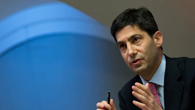 Kevin Warsh speaks to the media about his report on transparency at the Bank of England, London, Dec., 11, 2014.