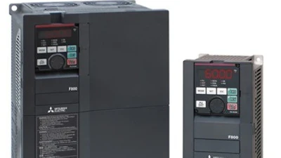 Mitsubishi Electric FR-F800 series variable frequency drives in dark gray with digital control panels
